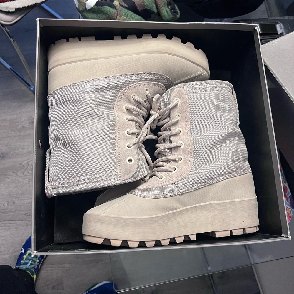 Yeezy 950 petyote